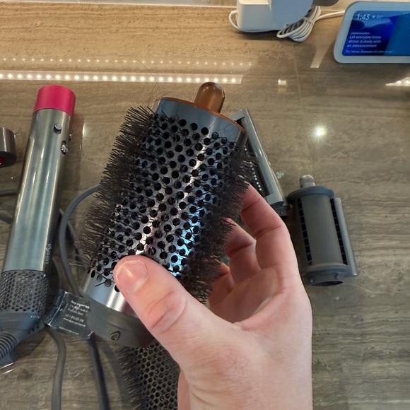 Original Dyson AirWrap with upgraded attachments and option large round brush - Picture 2 of 2